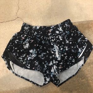 Lululemon 2.5” Shorts